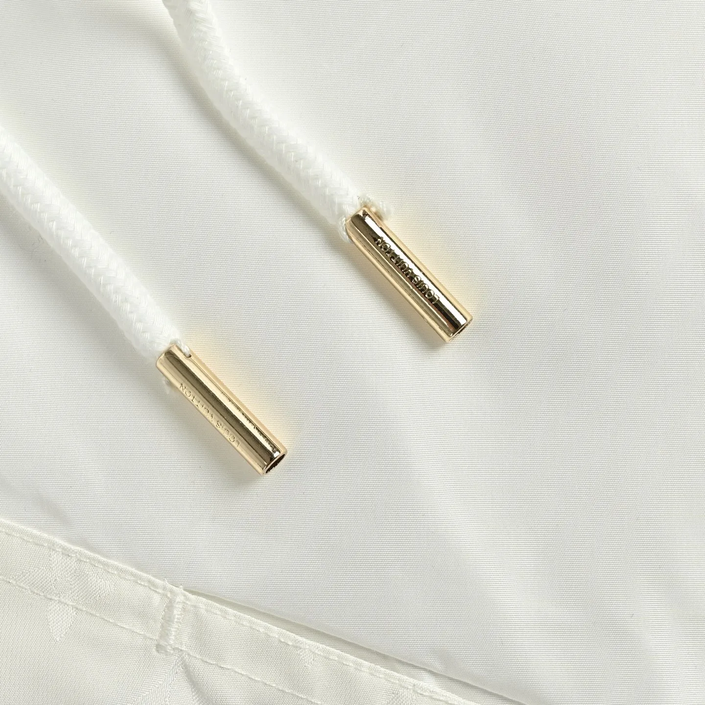 Louis Vuitton/ White
